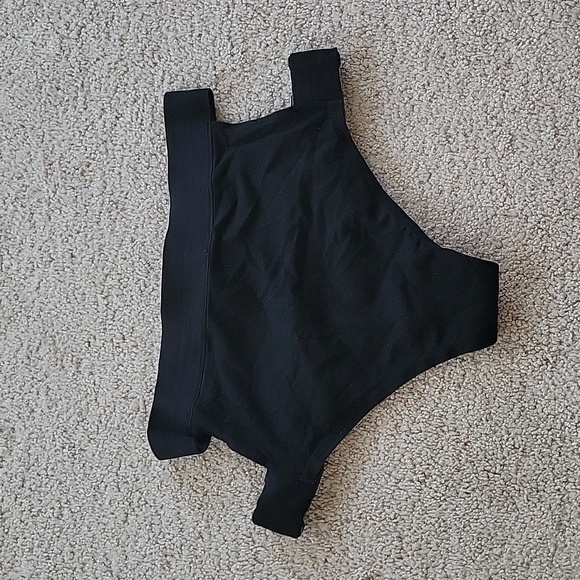 High cut bottom, side cut-out, buckles - Picture 2 of 2